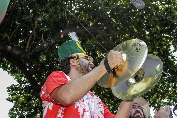 Carnaval callejero popular brasileño con música de samba —  Fotos de Stock