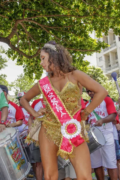 Brazilské populární pouliční karneval s hudbou samba — Stock fotografie