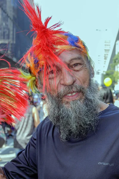 Alter mann bei gay pride parade sao paulo — Stockfoto