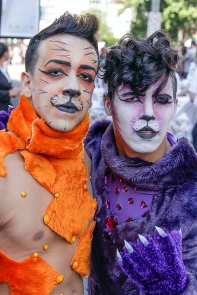 Mladí muži v gay pride parade Sao Paulo — Stock fotografie