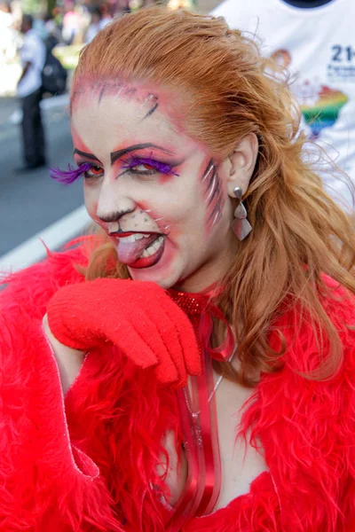 Jong meisje op gay pride parade Sao Paulo — Stockfoto