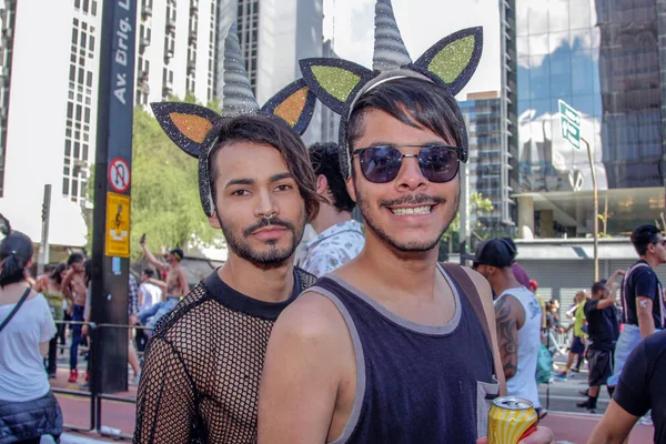 Giovani a gay orgoglio sfilata san paulo — Foto Stock
