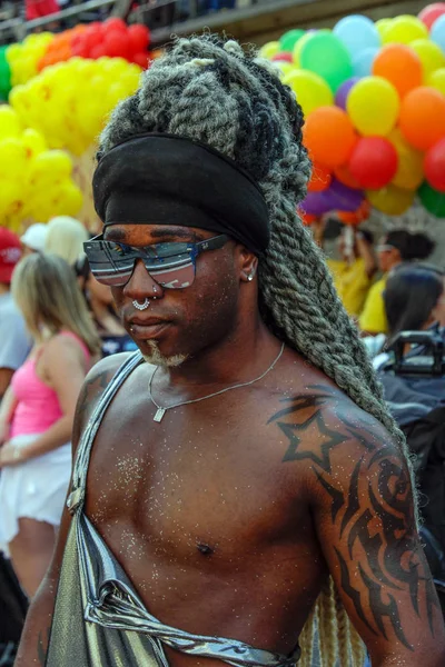 Jovem no desfile do orgulho gay São Paulo — Fotografia de Stock