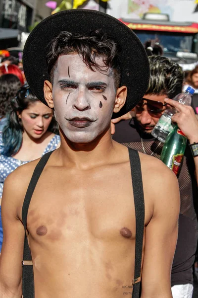 Joven en desfile de orgullo gay Sao Paulo — Foto de Stock
