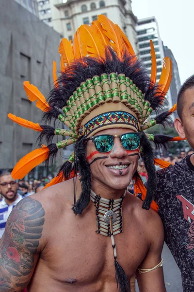 Mladý muž na gay pride parade Sao Paulo — Stock fotografie