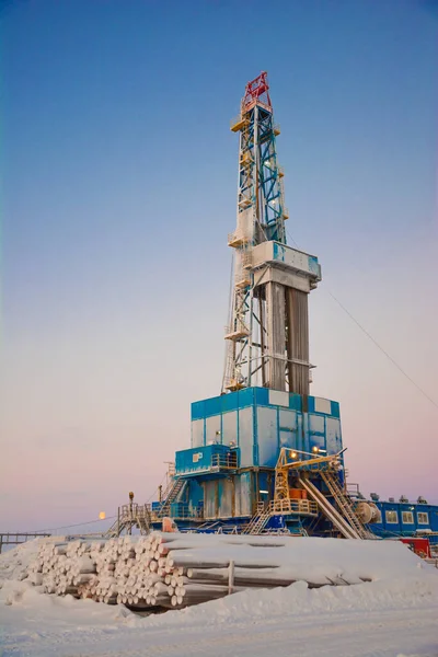 Vrtná souprava pro vrtání ropy a zemního plynu. — Stock fotografie