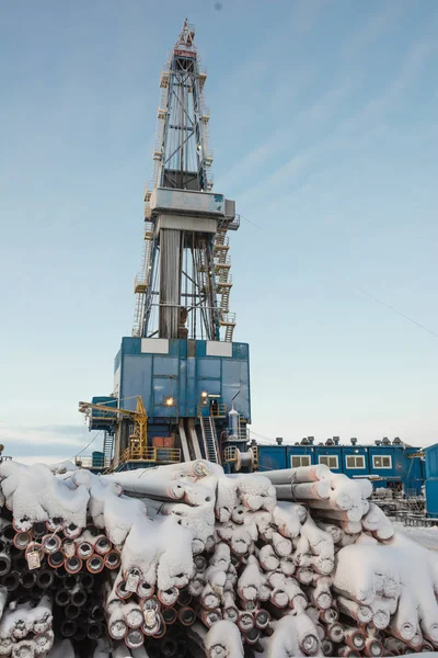 La plataforma de perforación para perforar petróleo y gas . — Foto de Stock