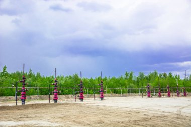 Sibirya alanında bulunan petrol çıkarmak Wells