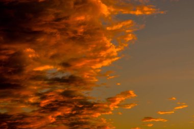 Bulutlar gökyüzünde formları