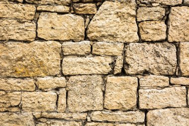 Arka plan vurdu. Çeşitli şekil ve büyüklükte taştan bir duvar.