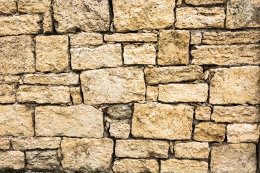 Arka plan vurdu. Çeşitli şekil ve büyüklükte taştan bir duvar.