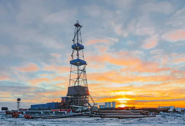 Plataforma Perforación Petróleo Gas Tundra Norte Invierno Ártico Sol Del —  Fotos de Stock