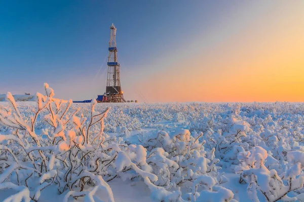 Winter Snow Covered Tundra Well Being Drilled Oil Gas Field — Stock Photo, Image