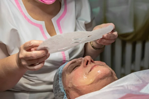 Carboxiterapia Facial Invasiva Salón Belleza Realiza Para Una Mujer Edad — Foto de Stock