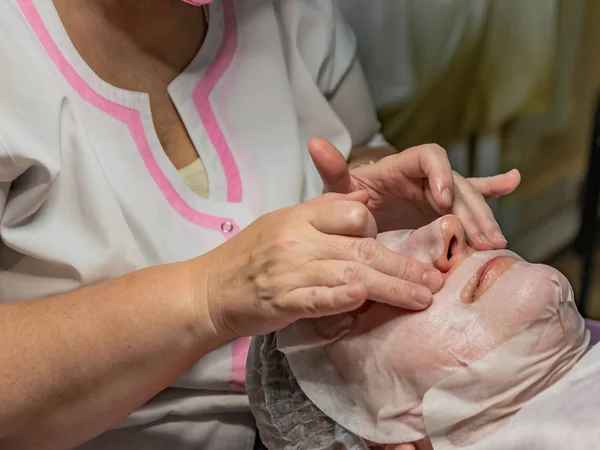 Carboxiterapia Facial Invasiva Salón Belleza Realiza Para Una Mujer Edad — Foto de Stock