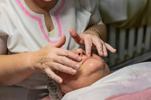 Carboxiterapia Facial Invasiva Salón Belleza Realiza Para Una Mujer Edad — Foto de Stock