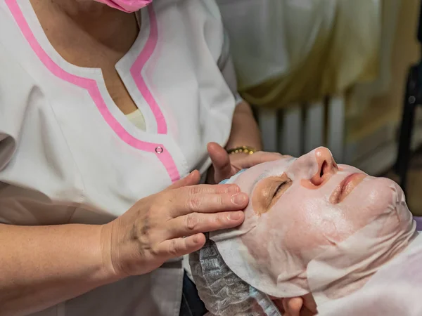 Carboxiterapia Facial Invasiva Salón Belleza Realiza Para Una Mujer Edad — Foto de Stock