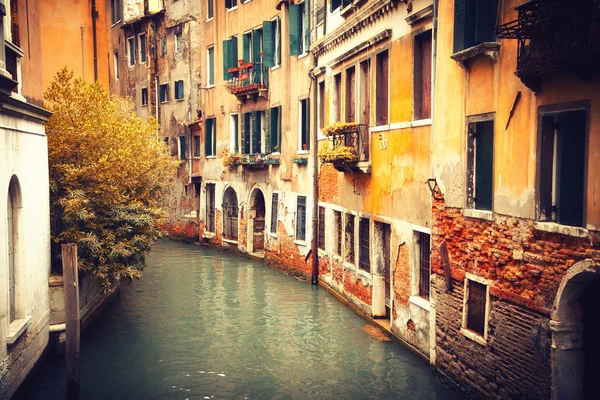 Narrow canal in Venice at autumn — Stock Photo, Image