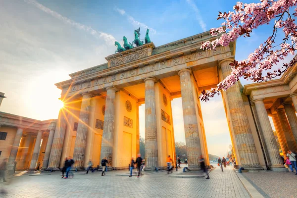 Brandenburger Tor på våren — Stockfoto