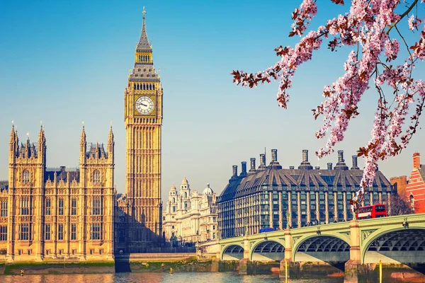 Big Ben v Londýně na jaro — Stock fotografie