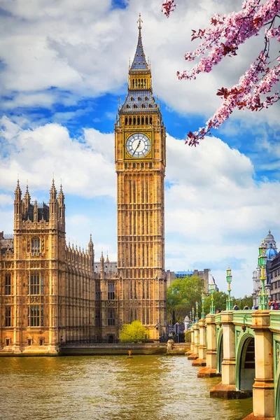 Big Ben w Londynie na wiosnę — Zdjęcie stockowe