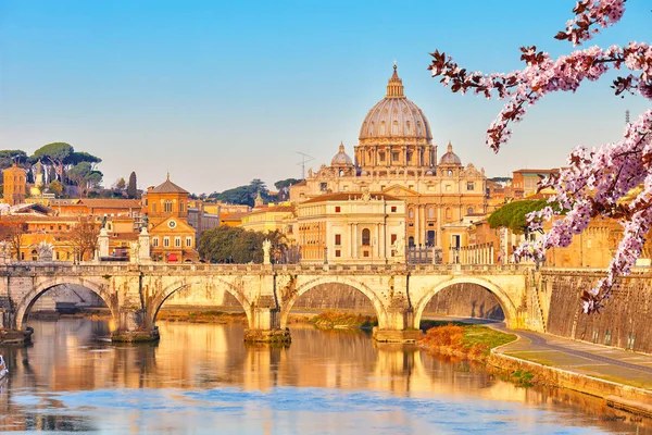 Cattedrale di San Pietro in primavera — Foto Stock