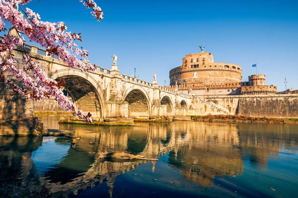Fortaleza de SantAngelo na primavera, Roma — Fotografia de Stock