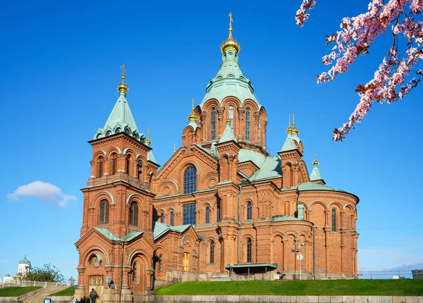 Uspenskijkatedralen i Helsingfors på våren — Stockfoto