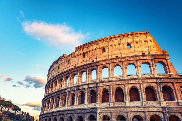 Colosseum bij zonsondergang — Stockfoto