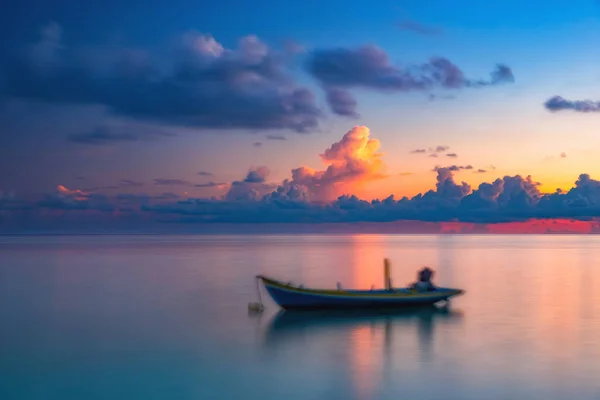 Zonsopgang boven oceaan — Stockfoto