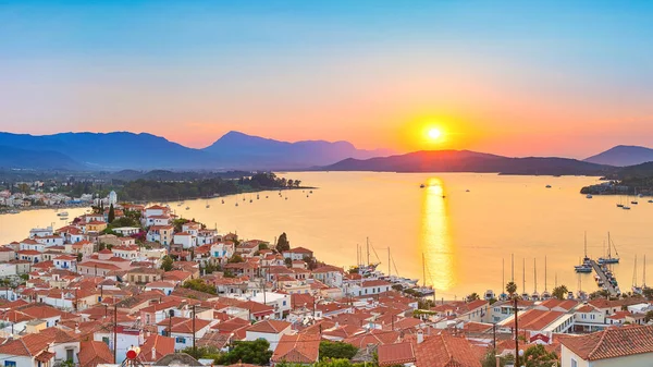 Auringonlasku Kreikassa, Poros — kuvapankkivalokuva