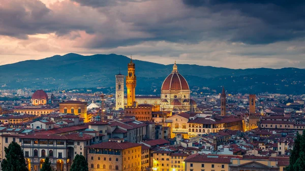Pohled na Florencii v noci — Stock fotografie