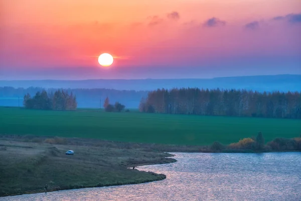 Beautiful sunrise on a lake — Stock Photo, Image