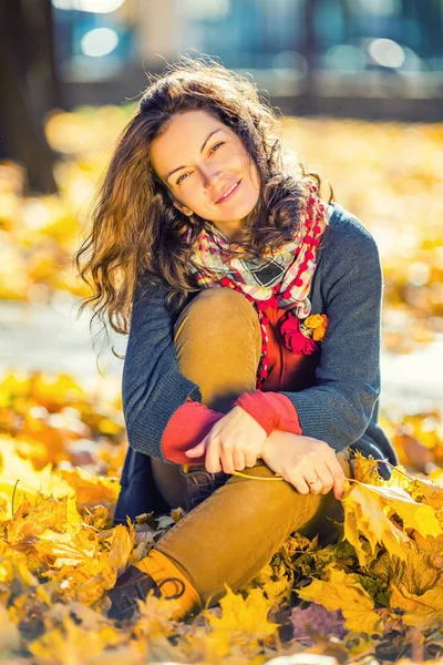 Retrato de jovem bela mulher — Fotografia de Stock