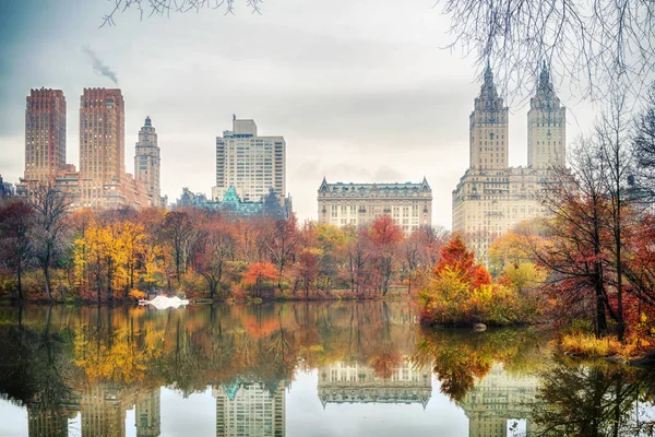 Central Park am Herbstmorgen — Stockfoto