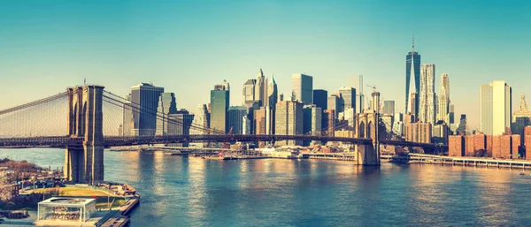 Brooklyn Köprüsü ve Manhattan Güneşli bir günde — Stok fotoğraf