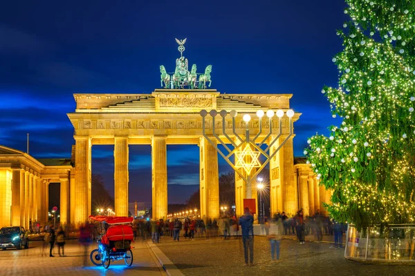 Brandenburger Tor und Weihnachtsbaum — Stockfoto