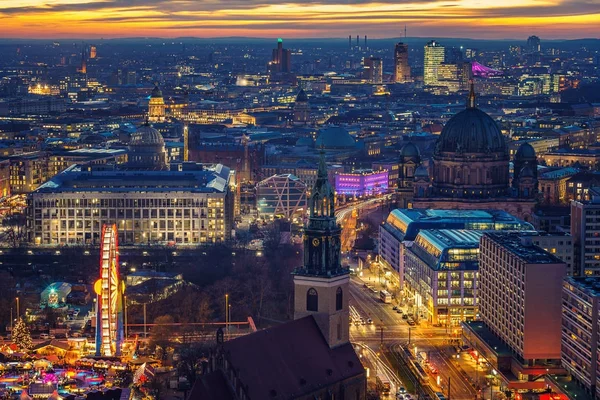 Luchtfoto van Berlijn 's nachts — Stockfoto