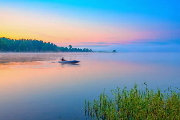 Canoe on a forest lake at sunrise — Stock Photo, Image