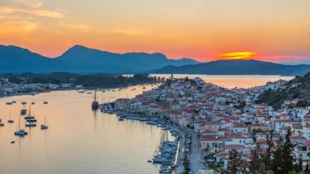 Calendário da vista aérea sobre Poros, Grécia ao pôr do sol — Vídeo de Stock