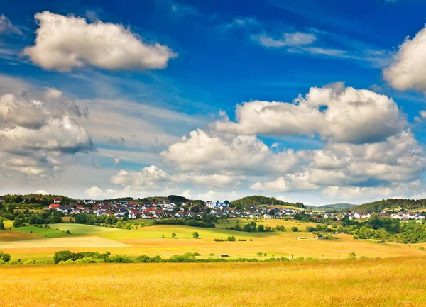 Duitse platteland op zomer — Stockfoto