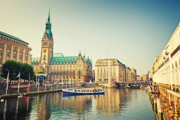Vista sobre el Ayuntamiento de Hamburgo — Foto de Stock