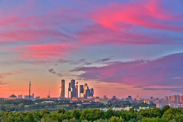 Moskou stad bij zonsondergang — Stockfoto