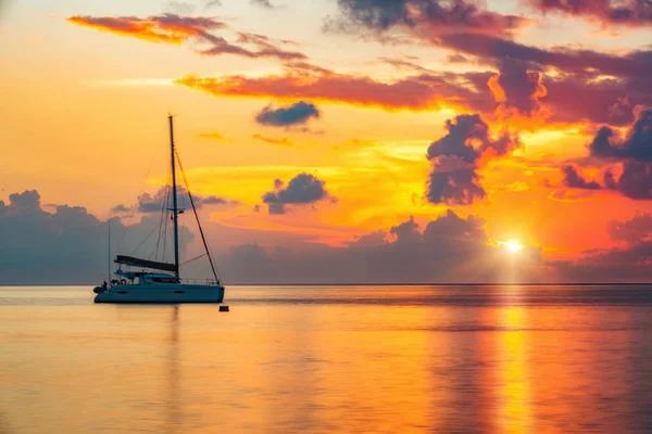 Soluppgång över havet — Stockfoto