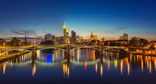 Frankfurt após o pôr-do-sol — Fotografia de Stock