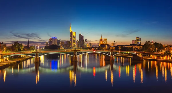 Frankfurt na zonsondergang — Stockfoto