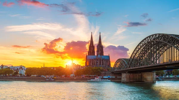 Köln vid solnedgången — Stockfoto