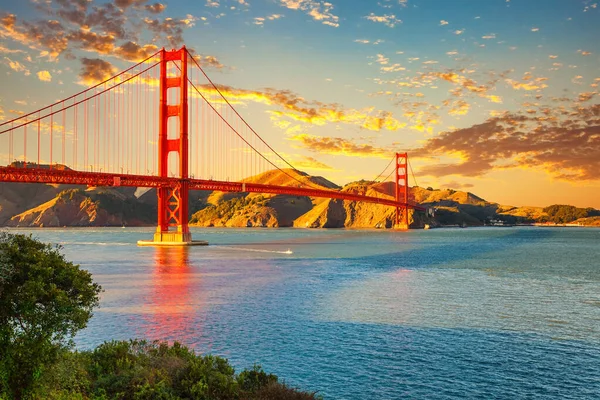 Puente de puerta de oro — Foto de Stock