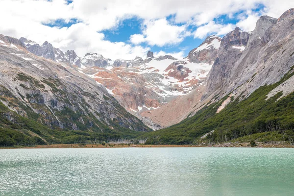 Ushuaia 'da Laguna Esmerada için yaz