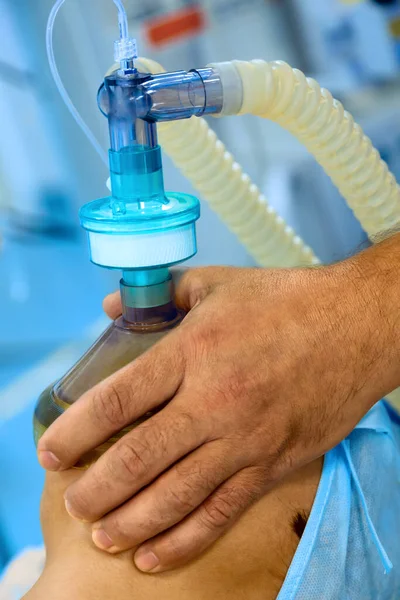 Doctor Hand Mask Patient Ventilation Operation Room — Stock Photo, Image